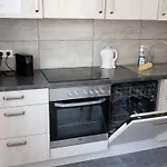 Mama With Mobile Aircon, Including Free Parking Space At 300 Meters Apartamento