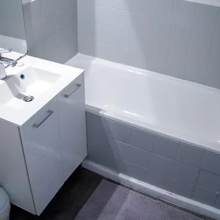 Mama With Mobile Aircon, Including Free Parking Space At 300 Meters Apartament *