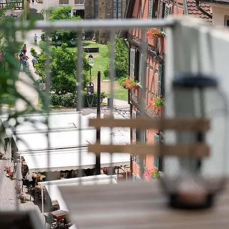 Mama With Mobile Aircon, Including Free Parking Space At 300 Meters Apartment