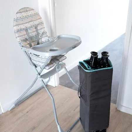 Mama With Aircon Including A Parking Space At 300 Meters Apartment