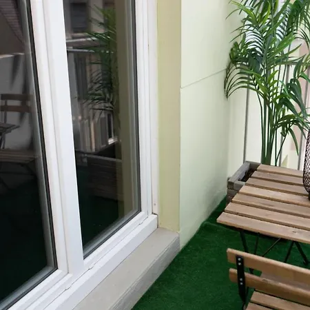 Mama With Mobile Aircon, Including Free Parking Space At 300 Meters Appartement *