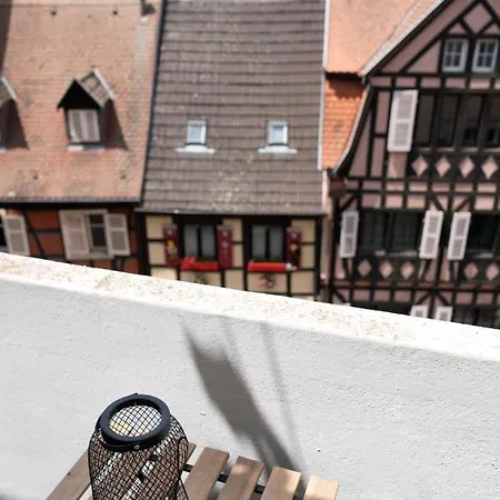 Mama With Mobile Aircon, Including Free Parking Space At 300 Meters *