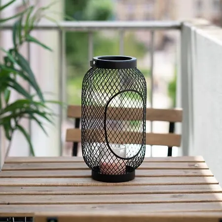 Mama With Mobile Aircon, Including Free Parking Space At 300 Meters *