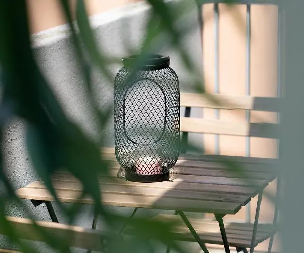 Mama With Mobile Aircon, Including Free Parking Space At 300 Meters Lägenhet